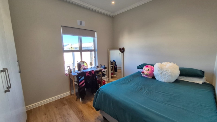 To Let 4 Bedroom Property for Rent in Sunningdale Western Cape